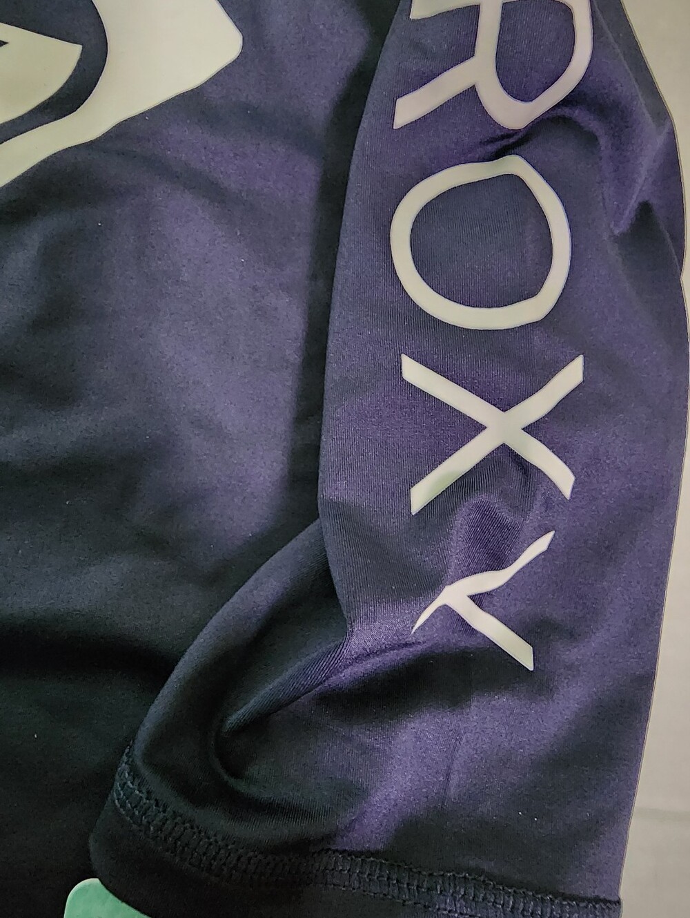 Roxy Navy Blue 3/4 Sleeve Logo Rash Guard Girls Kids Size M 8-10 NWT - Picture 5 of 8